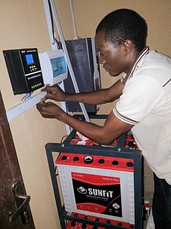 3.5kva, 4 batteries will 12 units of 250w panels